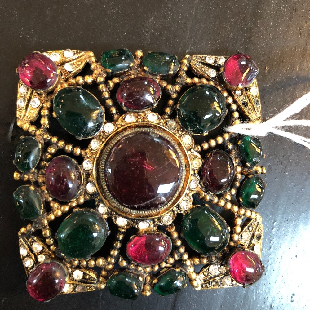 Chanel pin. Circa 1983. Pendant.